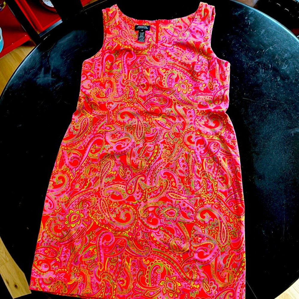 Jones New York signature sleeveless dress. Size 14. Paisley print. Lightly worn.